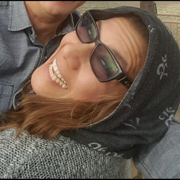 Meet your Posher, Lori - Picture 2 of 2